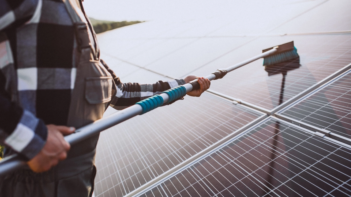 Întreținere preventivă și curățare panouri