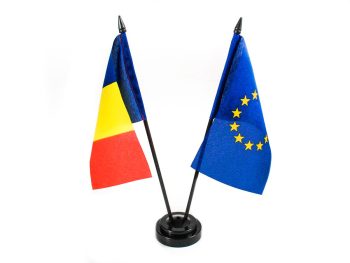 Set 2 stegulețe pentru birou România și Uniunea Europeană și suport, Arhi Design