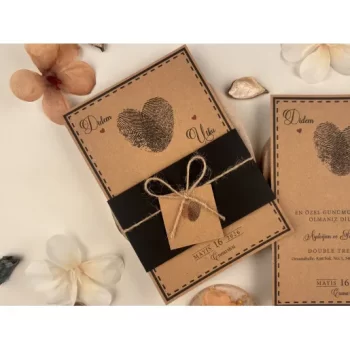 Invitație nuntă cu etichetă imprimeu inimă, șnur 74769 Elite