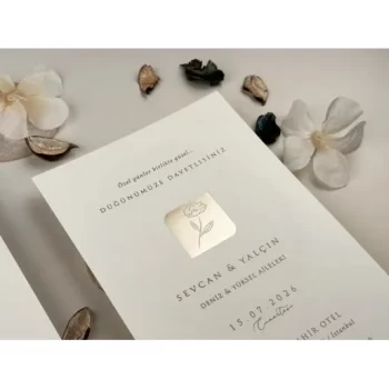 Invitație nuntă dreptunghiulară cu floare alb/auriu 13321 Elite